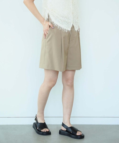 Ray BEAMS(レイビームス)の「Ray BEAMS / 1タック ショートパンツ(その他パンツ・レディース・ブラック/ベージュ・1/0)」の14枚目の写真