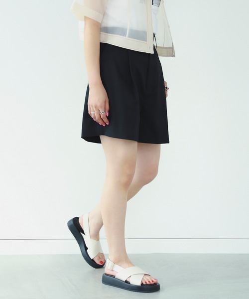 Ray BEAMS(レイビームス)の「Ray BEAMS / 1タック ショートパンツ(その他パンツ・レディース・ブラック/ベージュ・1/0)」の20枚目の写真