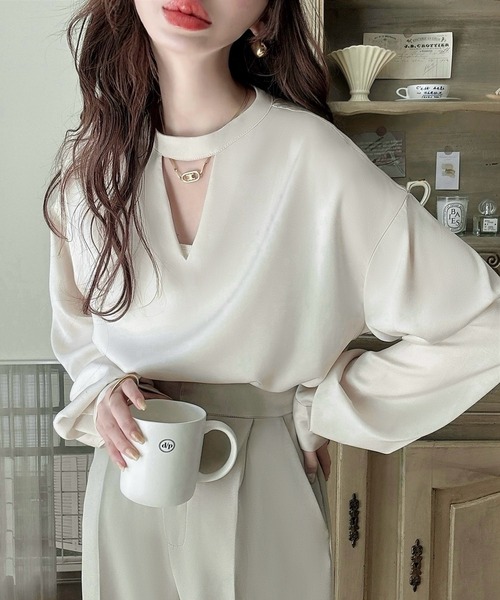 Meiru（メイル）の「チョーカーブラウス（シャツ/ブラウス・レディース・クリーム/ブラック/ライトブルー/ピンクベージュ/ベージュ/チャコール/ホワイト・X-LARGE/LARGE/MEDIUM/SMALL）」の8枚目の写真