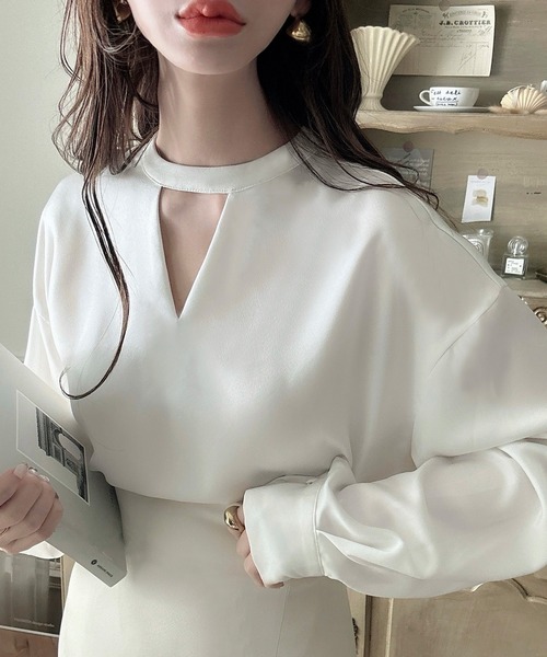 Meiru（メイル）の「チョーカーブラウス（シャツ/ブラウス・レディース・クリーム/ブラック/ライトブルー/ピンクベージュ/ベージュ/チャコール/ホワイト・X-LARGE/LARGE/MEDIUM/SMALL）」の10枚目の写真