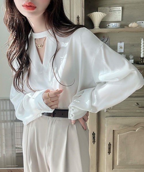 Meiru（メイル）の「チョーカーブラウス（シャツ/ブラウス・レディース・クリーム/ブラック/ライトブルー/ピンクベージュ/ベージュ/チャコール/ホワイト・X-LARGE/LARGE/MEDIUM/SMALL）」の11枚目の写真