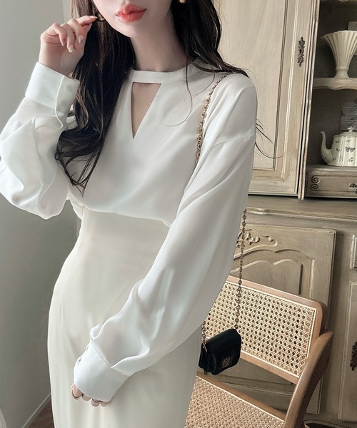 Meiru（メイル）の「チョーカーブラウス（シャツ/ブラウス・レディース・クリーム/ブラック/ライトブルー/ピンクベージュ/ベージュ/チャコール/ホワイト・X-LARGE/LARGE/MEDIUM/SMALL）」の12枚目の写真