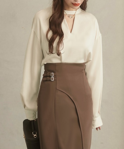 Meiru（メイル）の「チョーカーブラウス（シャツ/ブラウス・レディース・クリーム/ブラック/ライトブルー/ピンクベージュ/ベージュ/チャコール/ホワイト・X-LARGE/LARGE/MEDIUM/SMALL）」の20枚目の写真