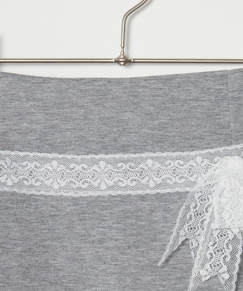 Chick（チック）の「カジュアルリボンレーススウェット&ラインミニスカート セットアップ 2点セット（スウェット・メンズ・グレー・FREE）」の7枚目の写真