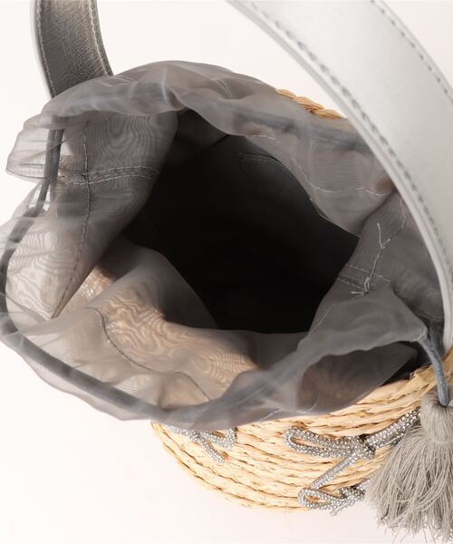 kakatoo(カカトゥ)の「カカトゥ kakatoo / リボンチャームラフィアバッグ(かごバッグ・レディース・シルバー/ブラック・FREE)」の6枚目の写真