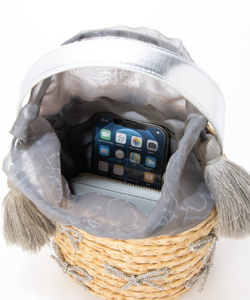 kakatoo(カカトゥ)の「カカトゥ kakatoo / リボンチャームラフィアバッグ(かごバッグ・レディース・シルバー/ブラック・FREE)」の16枚目の写真