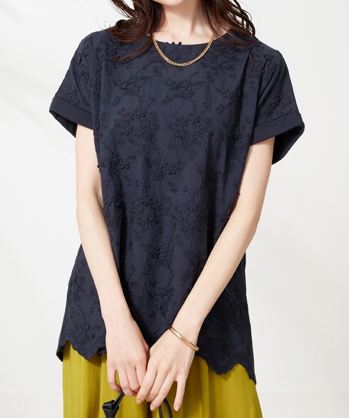 BELLUNA PLUS（ベルーナ）の「モチーフレース使いデザインプルオーバー（Tシャツ/カットソー・レディース・ラベンダー/セージグリーン/オフホワイト/ネイビー・MEDIUM/LARGE/X-LARGE）」の4枚目の写真