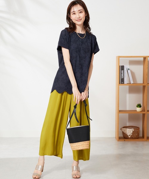 BELLUNA PLUS（ベルーナ）の「モチーフレース使いデザインプルオーバー（Tシャツ/カットソー・レディース・ラベンダー/セージグリーン/オフホワイト/ネイビー・MEDIUM/LARGE/X-LARGE）」の6枚目の写真