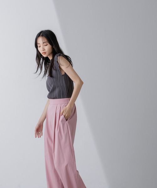 NANO universe(ナノユニバース)の「ウェーブリップルカットノースリーブトップス(セットアップ可)(Tシャツ/カットソー・レディース・ライム/チャコール/ベージュ・FREE)」の9枚目の写真