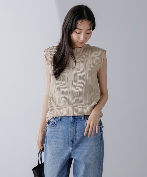 NANO universe(ナノユニバース)の「ウェーブリップルカットノースリーブトップス(セットアップ可)(Tシャツ/カットソー・レディース・ライム/チャコール/ベージュ・FREE)」の11枚目の写真
