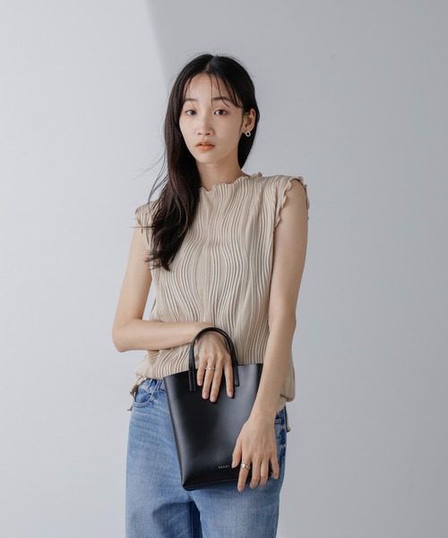 NANO universe(ナノユニバース)の「ウェーブリップルカットノースリーブトップス(セットアップ可)(Tシャツ/カットソー・レディース・ライム/チャコール/ベージュ・FREE)」の12枚目の写真