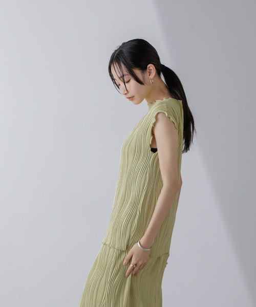 NANO universe(ナノユニバース)の「ウェーブリップルカットノースリーブトップス(セットアップ可)(Tシャツ/カットソー・レディース・ライム/チャコール/ベージュ・FREE)」の19枚目の写真