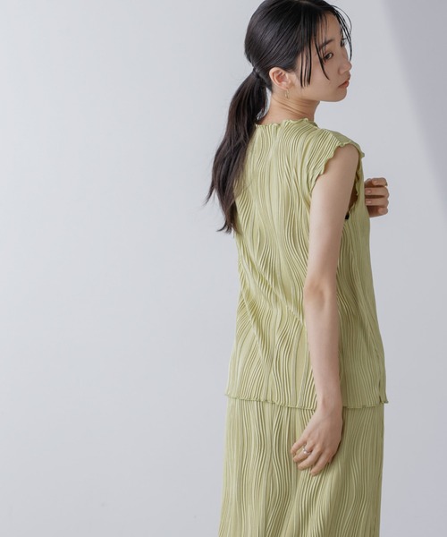 NANO universe(ナノユニバース)の「ウェーブリップルカットノースリーブトップス(セットアップ可)(Tシャツ/カットソー・レディース・ライム/チャコール/ベージュ・FREE)」の20枚目の写真