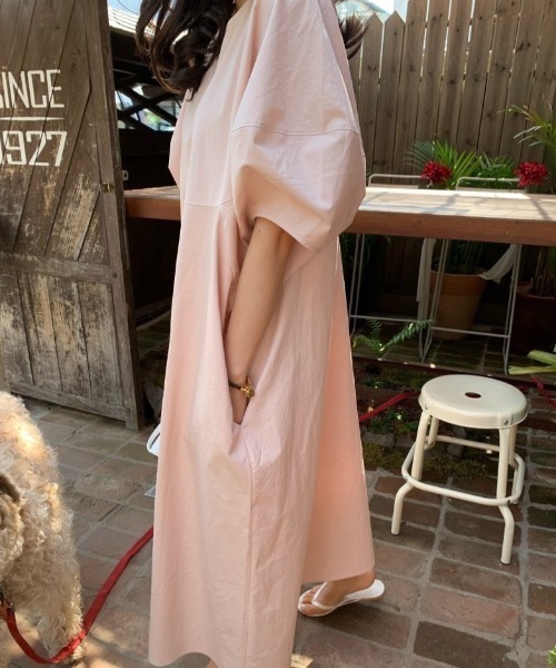 ECLIN（エクラン）の「バルーンスリーブビックシルエットロングワンピース（ワンピース・レディース・ブルー/ブラック/ベージュ/ホワイト/ピンク・M/L/XL）」の5枚目の写真