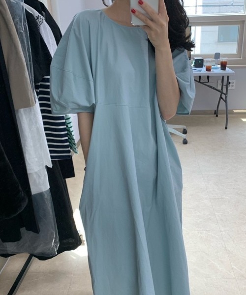 ECLIN（エクラン）の「バルーンスリーブビックシルエットロングワンピース（ワンピース・レディース・ブルー/ブラック/ベージュ/ホワイト/ピンク・M/L/XL）」の4枚目の写真