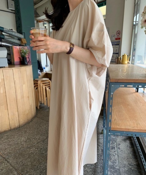 ECLIN（エクラン）の「バルーンスリーブビックシルエットロングワンピース（ワンピース・レディース・ブルー/ブラック/ベージュ/ホワイト/ピンク・M/L/XL）」の18枚目の写真