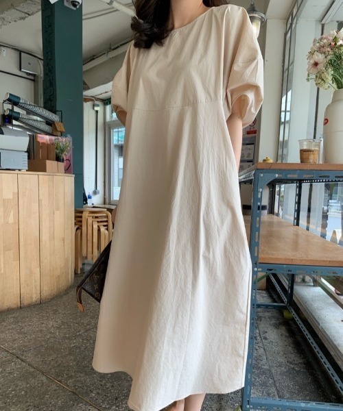 ECLIN（エクラン）の「バルーンスリーブビックシルエットロングワンピース（ワンピース・レディース・ブルー/ブラック/ベージュ/ホワイト/ピンク・M/L/XL）」の16枚目の写真