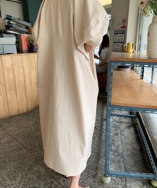 ECLIN（エクラン）の「バルーンスリーブビックシルエットロングワンピース（ワンピース・レディース・ブルー/ブラック/ベージュ/ホワイト/ピンク・M/L/XL）」の15枚目の写真