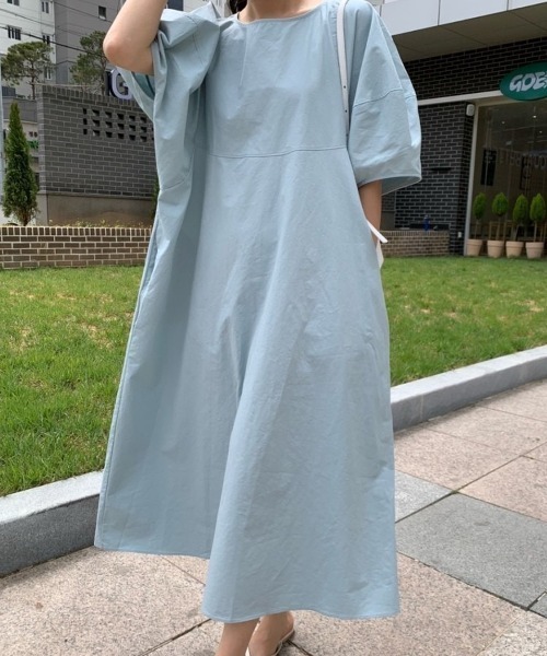 ECLIN（エクラン）の「バルーンスリーブビックシルエットロングワンピース（ワンピース・レディース・ブルー/ブラック/ベージュ/ホワイト/ピンク・M/L/XL）」の6枚目の写真