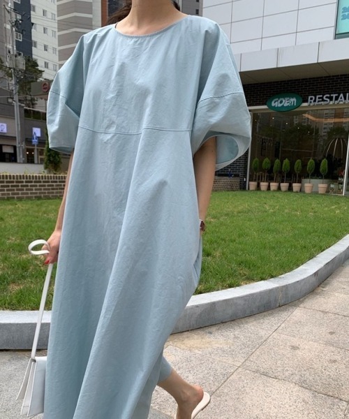 ECLIN（エクラン）の「バルーンスリーブビックシルエットロングワンピース（ワンピース・レディース・ブルー/ブラック/ベージュ/ホワイト/ピンク・M/L/XL）」の9枚目の写真