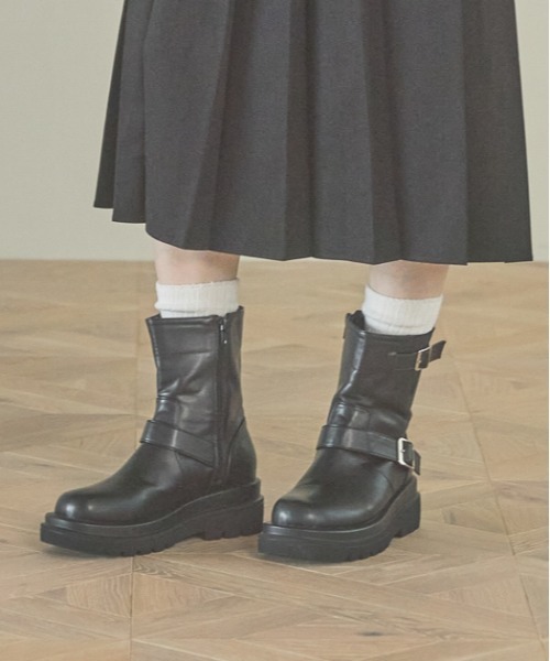 LAKOLE（ラコレ）の「ショートエンジニアブーツ / 138945（ブーツ・レディース・ブラック/ブラウン・LARGE/MEDIUM）」の2枚目の写真