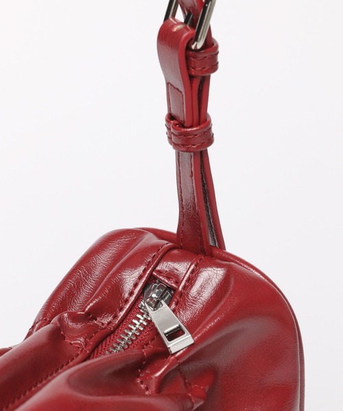 FOREVER 21（フォーエバー トゥエンティーワン）の「【2024FW】ポーチ付きギャザーバッグ（ショルダーバッグ・レディース・ブラック/ブラウン/レッド・FREE）」の16枚目の写真