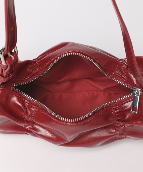 FOREVER 21（フォーエバー トゥエンティーワン）の「【2024FW】ポーチ付きギャザーバッグ（ショルダーバッグ・レディース・ブラック/ブラウン/レッド・FREE）」の17枚目の写真