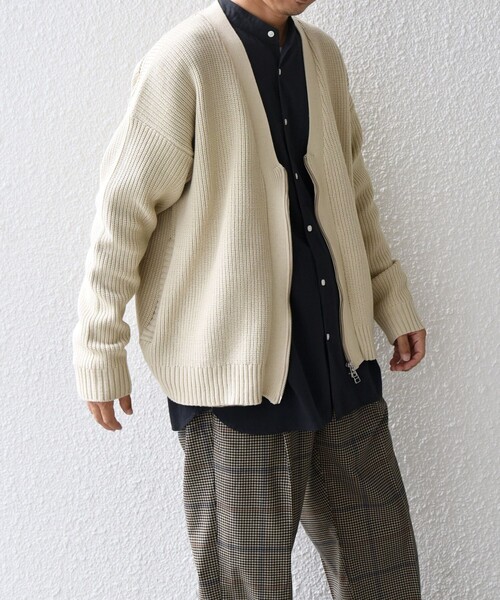 SHIPS any（シップス エニィ）の「SHIPS any:〈手洗い可能〉畦編み ドライバーズ Vネック ショート ジップ カーディガン◇（カーディガン/ボレロ・メンズ・ブラック/ブラウン/ダークグレー/ベージュ・MEDIUM/LARGE）」の21枚目の写真