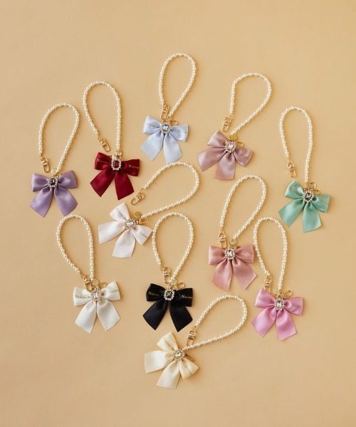 Maison de FLEUR（メゾンドフルール）の「EC限定ビジューリボンパールストラップ（チャーム・レディース・サーモンピンク/グリーン/レッド/ピンク/ラベンダー/イエロー/サックスブルー/ライトピンク・FREE）」の19枚目の写真