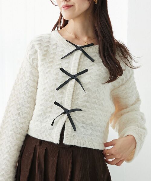 MAJESTIC LEGON（マジェスティックレゴン）の「フロントリボンショートカーディガン（カーディガン/ボレロ・レディース・ライトグレー/チャコールグレー/アイボリー/ライトピンク・MEDIUM）」の8枚目の写真