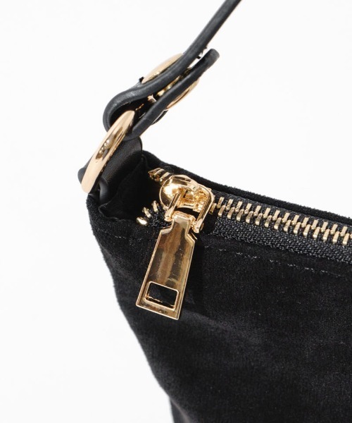 flower(フラワー)の「スエードライクショルダーバッグ(ショルダーバッグ・レディース・ブラック・FREE)」の4枚目の写真