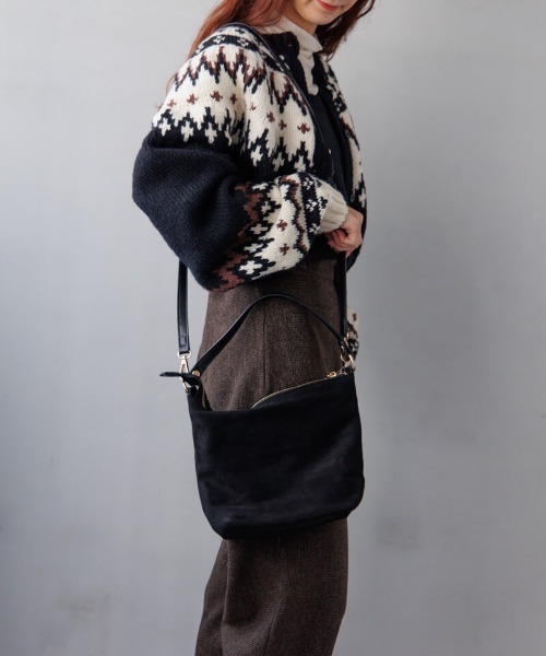 flower(フラワー)の「スエードライクショルダーバッグ(ショルダーバッグ・レディース・ブラック・FREE)」の19枚目の写真