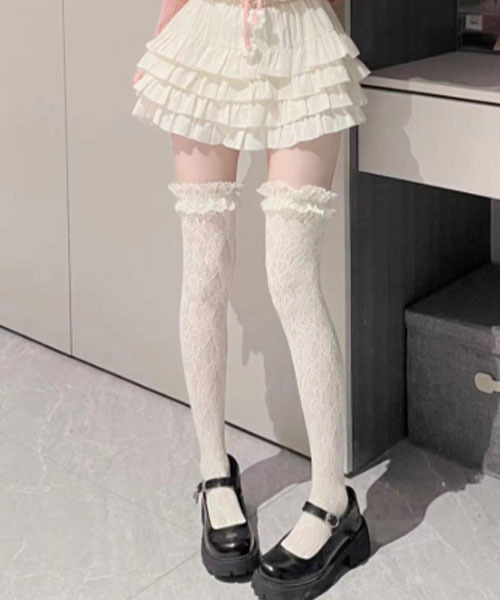 Mayree（メイリー）の「【urge select】総レース 履き口フリルデザイン ガーリー ニーハイソックス（ソックス/靴下・レディース・アイボリー/ブラック/ホワイト・FREE）」の2枚目の写真