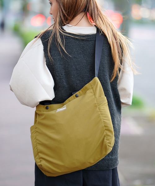 MT. RAINIER DESIGN(マウントレイニアデザイン)の「MT.RAINIER DESIGN パッカブルショルダートート バッグ(ショルダーバッグ・メンズ・ブラック/ベージュ・FREE)」の16枚目の写真