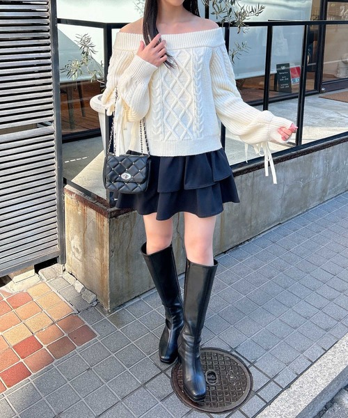INGNI(イング)の「袖リボンオフショルケーブルニット(ニット/セーター・レディース・ブラック/ピンク/オフホワイト/グレー・M)」の8枚目の写真