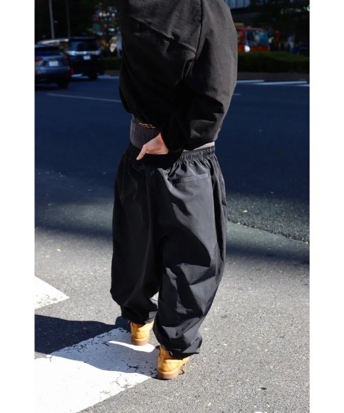 LOCALINA（ロカリナ）の「Re:hopping nylon pants（その他パンツ・メンズ・サンドベージュ/ブラック・FREE）」の2枚目の写真