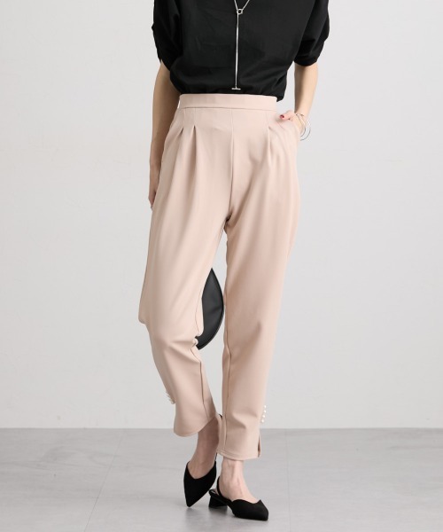 nissen（ニッセン）の「裾パール調ボタン付テーパードパンツ（スラックス・レディース・ベージュ/ブラック・L/M）」の3枚目の写真