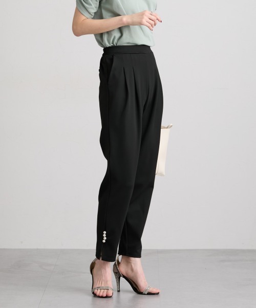 nissen（ニッセン）の「裾パール調ボタン付テーパードパンツ（スラックス・レディース・ベージュ/ブラック・L/M）」の9枚目の写真