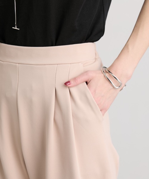 nissen（ニッセン）の「裾パール調ボタン付テーパードパンツ（スラックス・レディース・ベージュ/ブラック・L/M）」の18枚目の写真