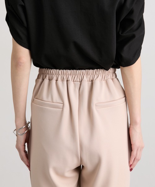 nissen（ニッセン）の「裾パール調ボタン付テーパードパンツ（スラックス・レディース・ベージュ/ブラック・L/M）」の17枚目の写真