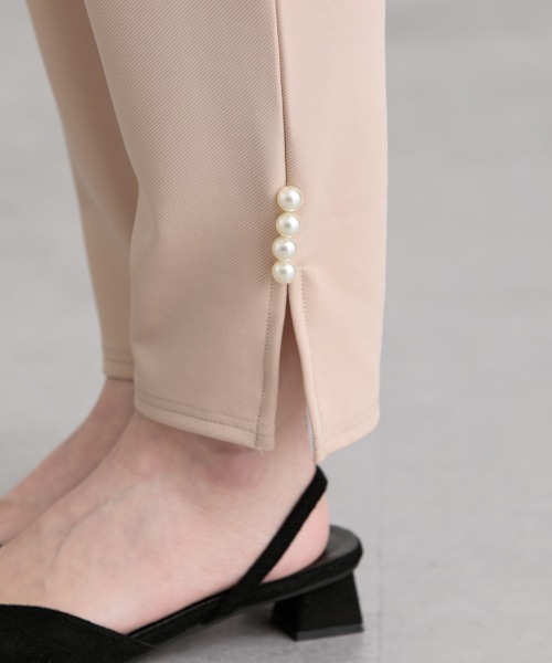 nissen（ニッセン）の「裾パール調ボタン付テーパードパンツ（スラックス・レディース・ベージュ/ブラック・L/M）」の20枚目の写真