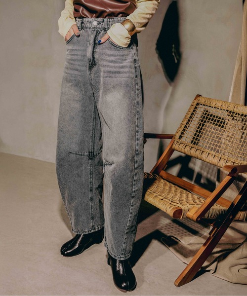 en CAnAF(エンカナフ)の「バレルレッグ デニム カーブパンツ(デニムパンツ・レディース・ブラック/ブルー/ネイビー・フリー)」の1枚目の写真
