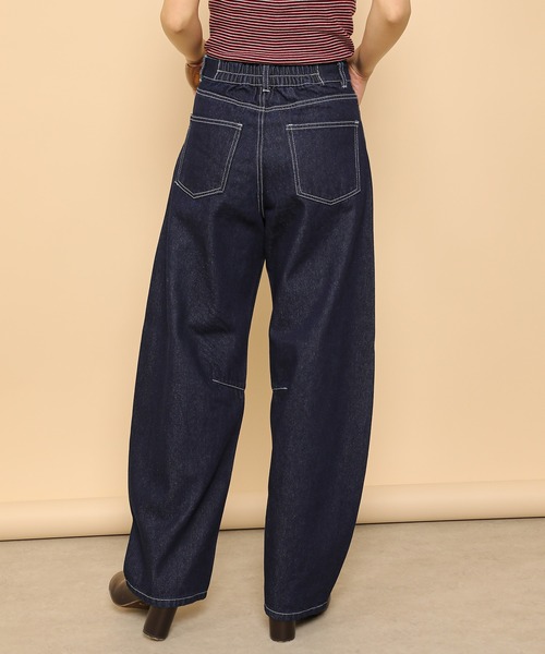 en CAnAF(エンカナフ)の「バレルレッグ デニム カーブパンツ(デニムパンツ・レディース・ブラック/ブルー/ネイビー・フリー)」の14枚目の写真