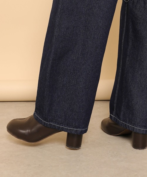 en CAnAF(エンカナフ)の「バレルレッグ デニム カーブパンツ(デニムパンツ・レディース・ブラック/ブルー/ネイビー・フリー)」の20枚目の写真
