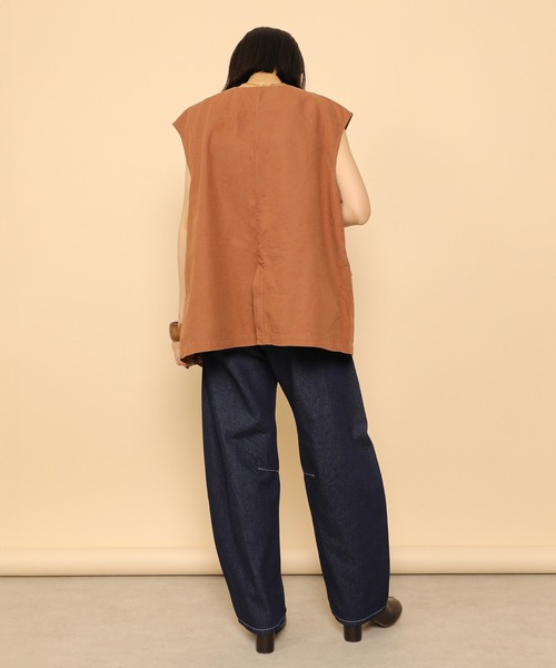 en CAnAF(エンカナフ)の「バレルレッグ デニム カーブパンツ(デニムパンツ・レディース・ブラック/ブルー/ネイビー・フリー)」の7枚目の写真