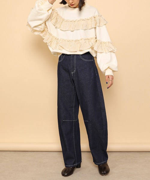 en CAnAF(エンカナフ)の「バレルレッグ デニム カーブパンツ(デニムパンツ・レディース・ブラック/ブルー/ネイビー・フリー)」の13枚目の写真
