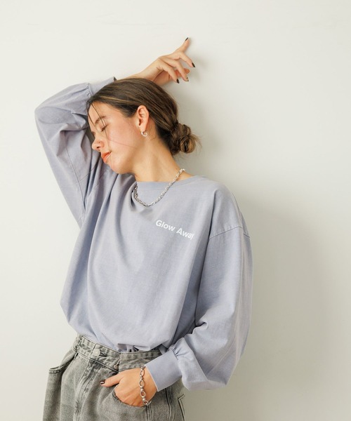 BAYFLOW（ベイフロー）の「[ゆるっと着られるオーバーサイズ]ピグメントロゴロングスリーブT（Tシャツ/カットソー・レディース・チャコール/ピンク/アイボリー/ブルー・SMALL/MEDIUM）」の3枚目の写真