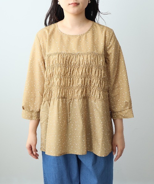 leswel(レスウェル)の「【L~5L 大きいサイズ】シャーリング変形ドットプリントブラウス(シャツ/ブラウス・レディース・キャメル/チャコールグレー・3L/LL/5L/4L/L)」の12枚目の写真