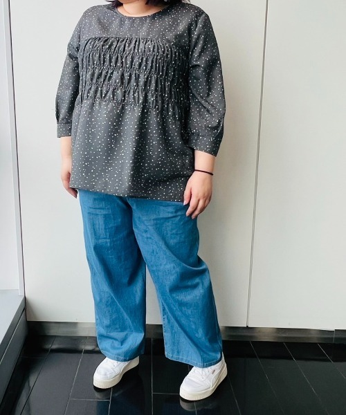 leswel(レスウェル)の「【L~5L 大きいサイズ】シャーリング変形ドットプリントブラウス(シャツ/ブラウス・レディース・キャメル/チャコールグレー・3L/LL/5L/4L/L)」の22枚目の写真