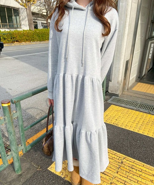 frunco（フランコ）の「フード付きティアードスエットロングワンピース（ワンピース・レディース・グレー/ブラック/アイボリー・FREE）」の9枚目の写真